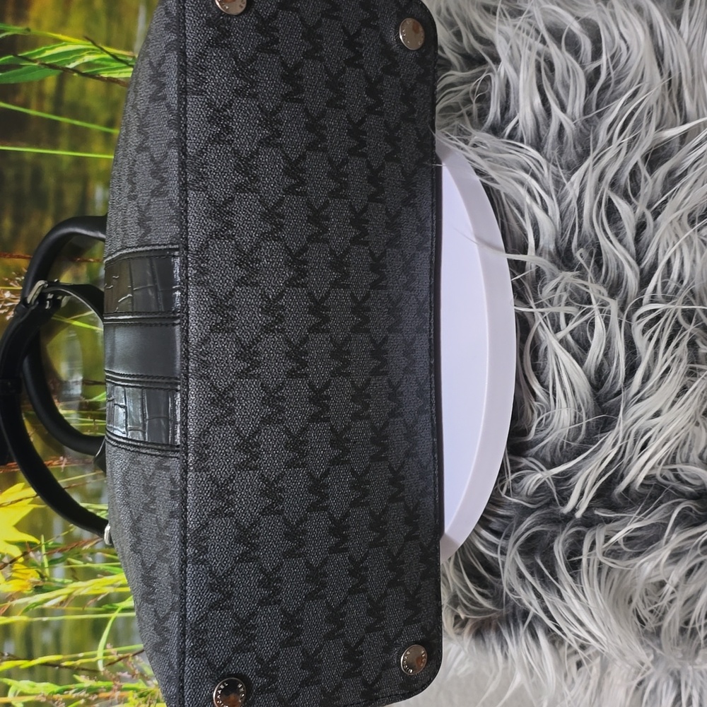 Michael Kors Cindy Dome Satchel Black Gray MK Monogram Crossbody Bag COA - Picture 10 of 13